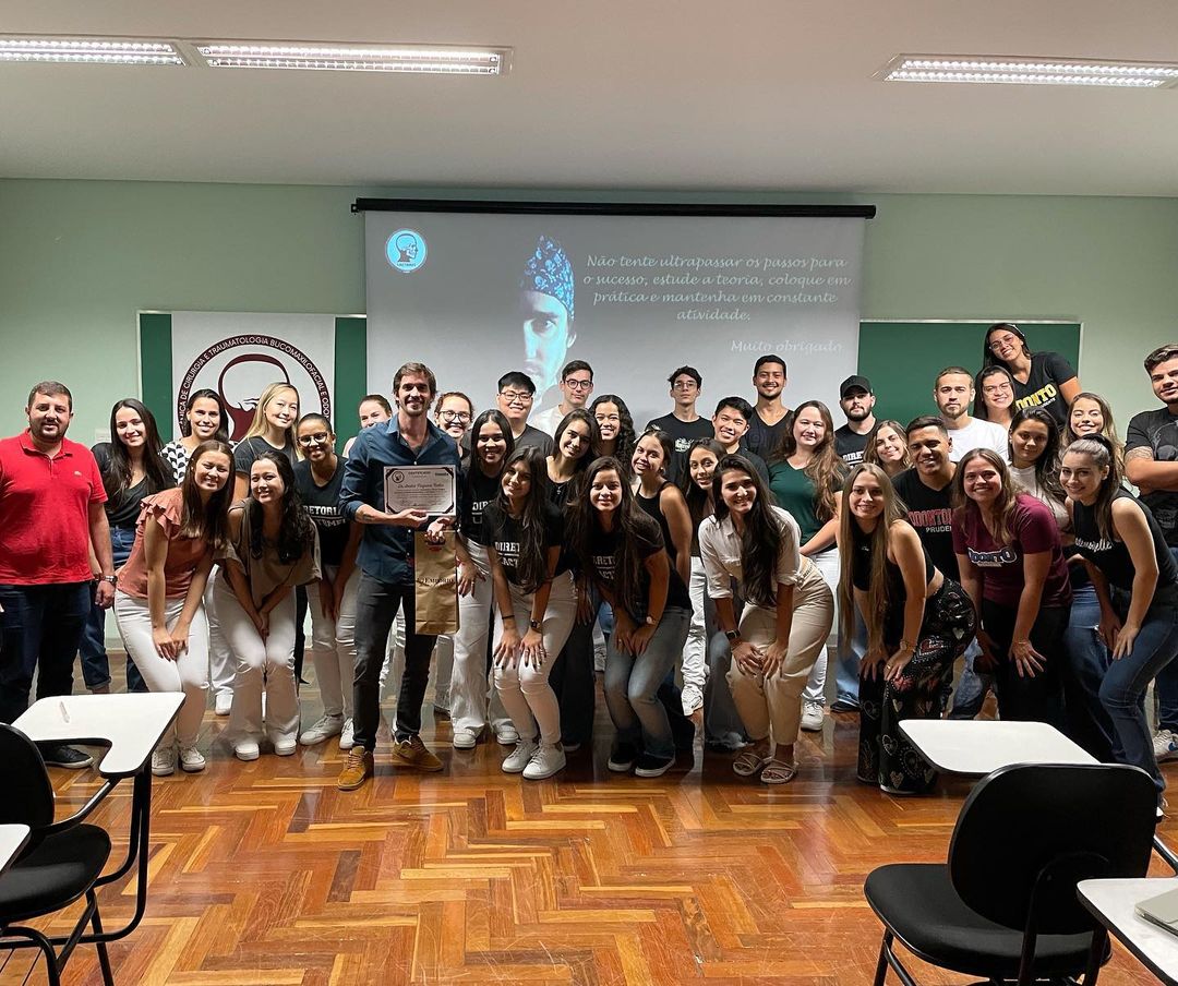 Aula na liga de cirurgia bucomaxilo facial da UNOESTE